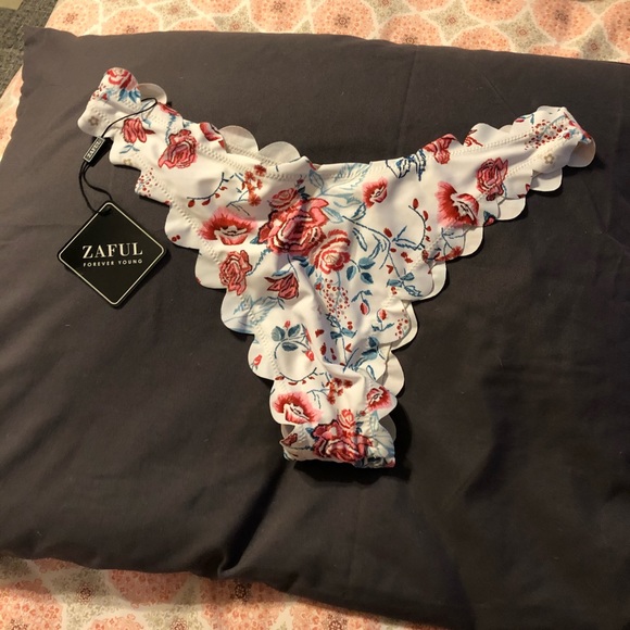 NWT Zaful Floral Scalloped Bikini Sz L - Picture 7 of 8